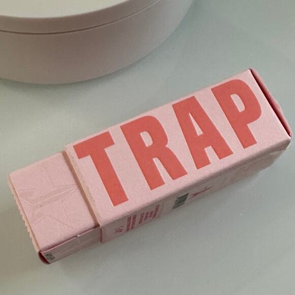 JEFFREE STAR COSMETICS Velvet Trap Matte Lip Stick in Red Affair 3.3G - NIB - Picture 8 of 9